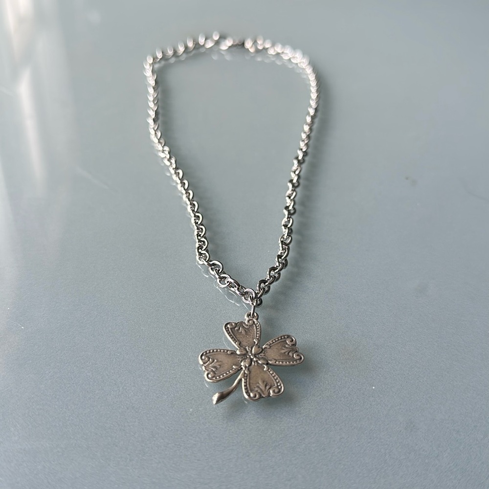 Silver spoon lucky 4 leaf clover necklace